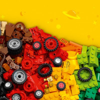 Детский конструктор Lego Classic "Кубики и колёса"