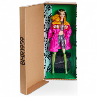 Кукла Barbie коллекционная  в розовом плаще
