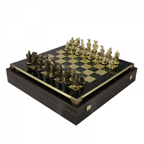 Шахматы бронзовые Рыцари Средневековья, латунь, размер 44x44x3 см, высота фигурок 9.5 см