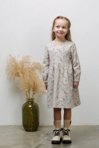 Платье для девочки Диана NÖLEBIRD, цвет цветы на пепельно-белом