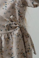 Платье для девочки Диана NÖLEBIRD, цвет цветы на пепельно-белом