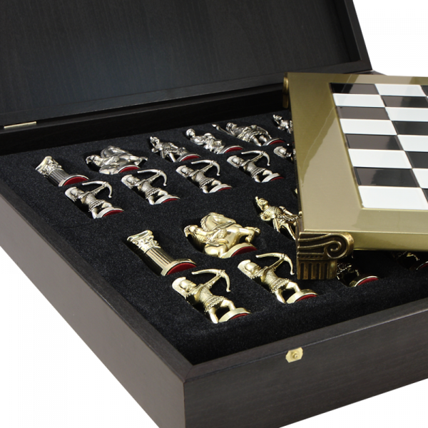 Шахматы подарочные  Античные войны, черно-белая с золотом доска 44x44x3 см, высота фигурок 9,7 см