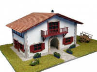 Сборная деревянная модель деревенского дома Chalet kit de Caserío con carro, 1/72