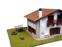 Сборная деревянная модель деревенского дома Chalet kit de Caserío con carro, 1/72