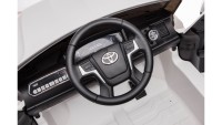Детский электромобиль Toyota Land Cruiser JJ2022-White на пульте управления