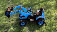 Детский электромобиль трактор с механическим ковшом