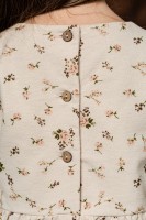 Платье для девочки Шарлотта  NÖLEBIRD, цвет бежевый в цветок