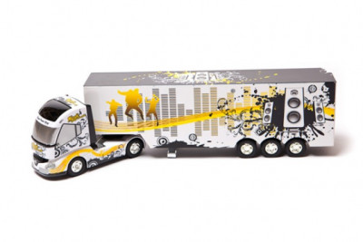 Радиоуправляемый грузовик со светом и музыкой