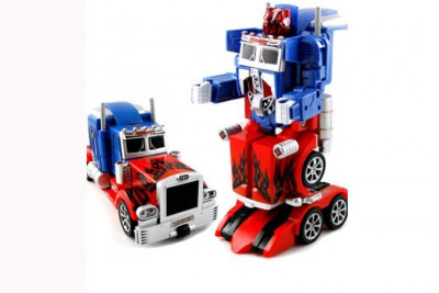 Робот трансформер грузовик на пульте управления (Световые и звуковые эффекты)