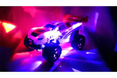 Радиоуправляемый Джип / машинка на пульте управления со светящимися колесами