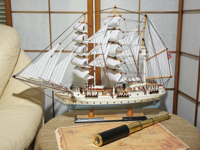 Модель парусника "Statsraad lehmkuhl"