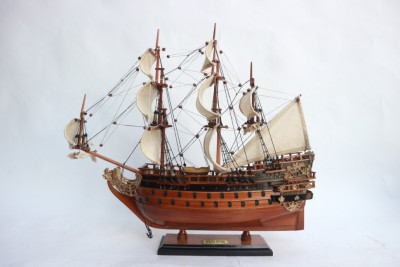 Модель парусника Soleil Royal, размер 46х15х45 см, Франция