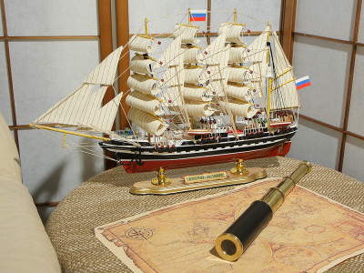 Модель парусника "Крузештерн"