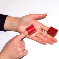Коврик "Краплинка игольчатая» (шаг игл 3,5 мм) (в комплекте 2 шт, размером 3,3х3,3см, которые надеваются на пальцы)