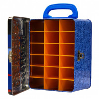 Прочная, яркая металлическая коробка голубого цвета с рельефным изображением машинок HotWheels на лицевой части